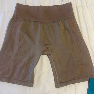 Gymshark apex biker shorts. Size M. Brown with maroon details